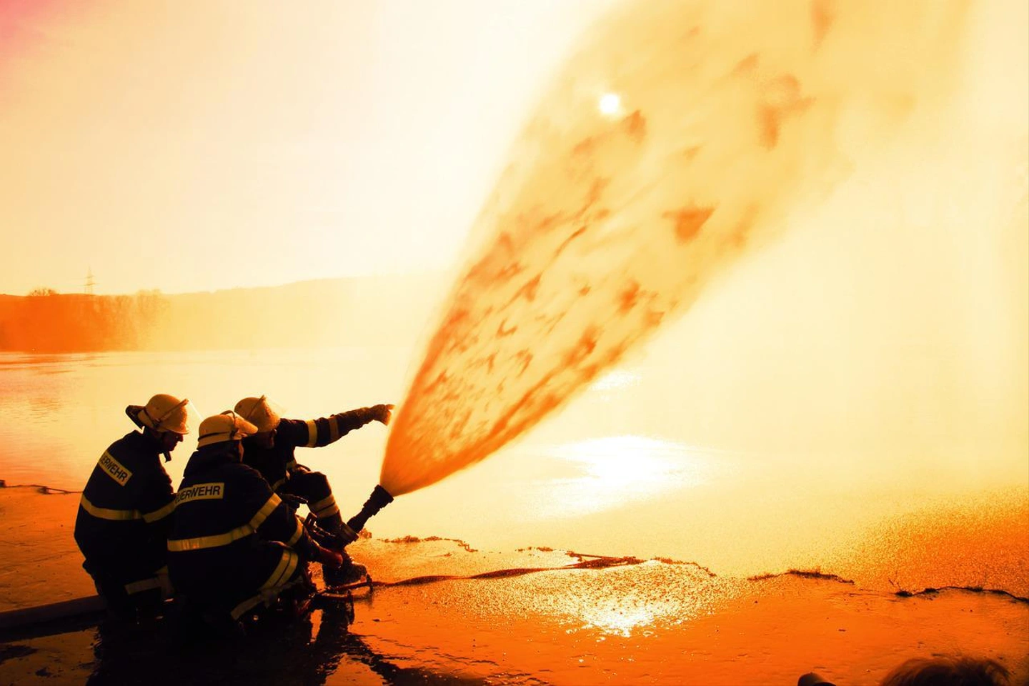 fire-fighters-1115641_1280.jpg