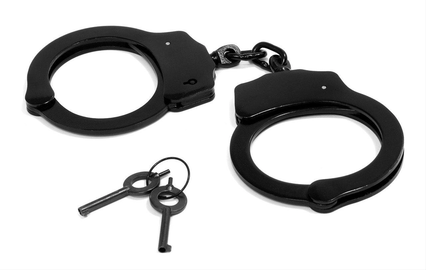 handcuffs-2202224_1280.jpg