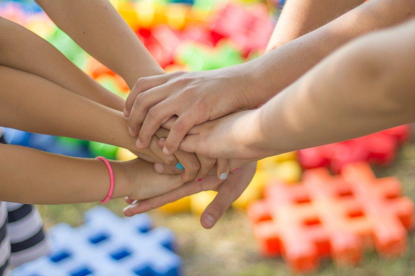 hands-g95640b07f_1280.jpg