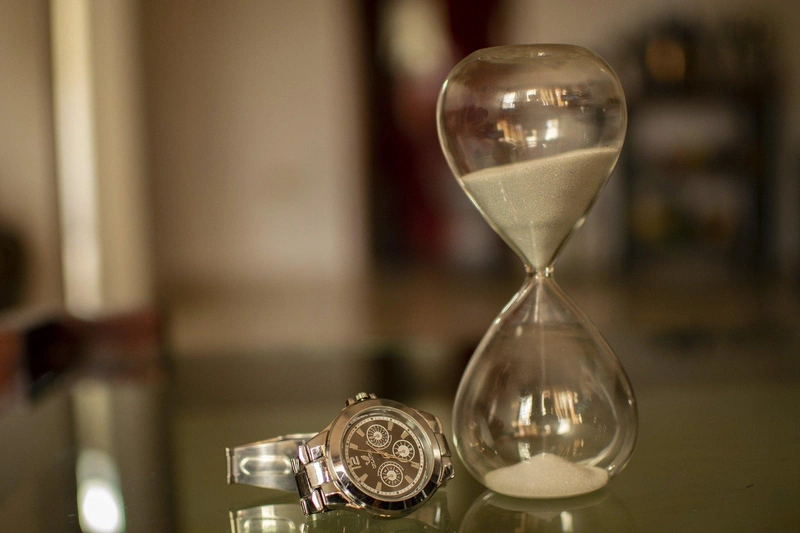 hourglass-4955799_1920.jpg