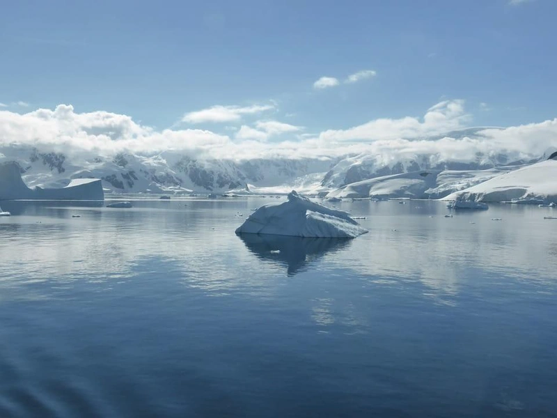 icebergs-337609_960_720.jpg