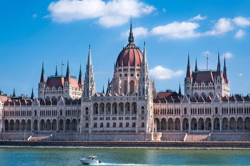 jancickal-parliament-7017549_1920.jpg