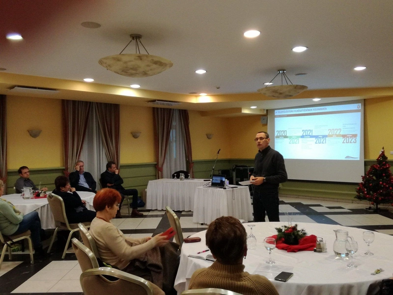 Előadás a leendő településrendezési tervről – Kanalas Imre / Fotó: kecsup.hu