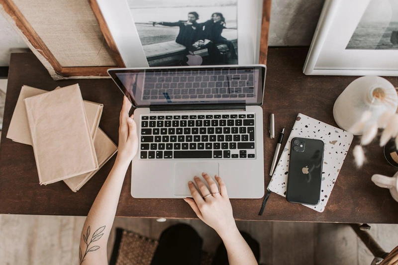 laptop-pexels-vlada-karpovich-4050319.jpg