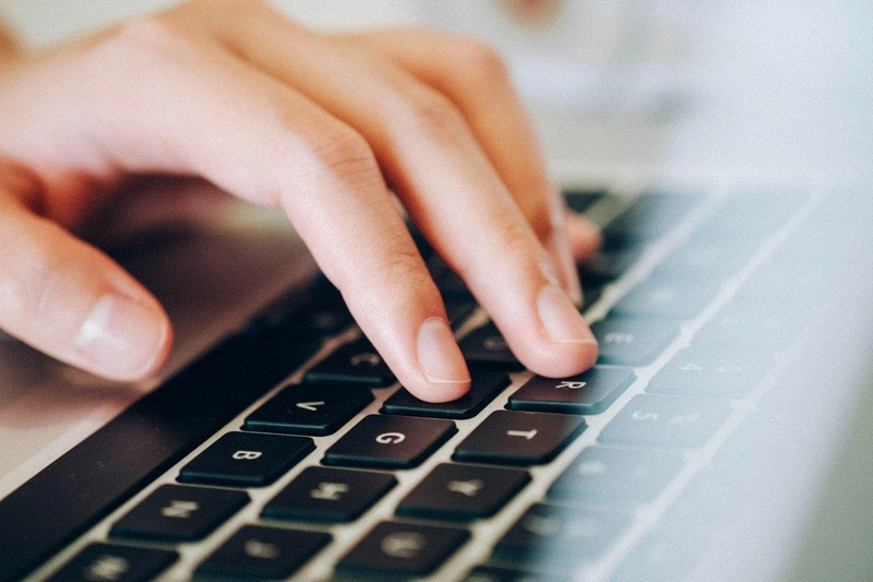 laptop_human_hands_keyboard_typing_working_business_office_writing-714530.jpg