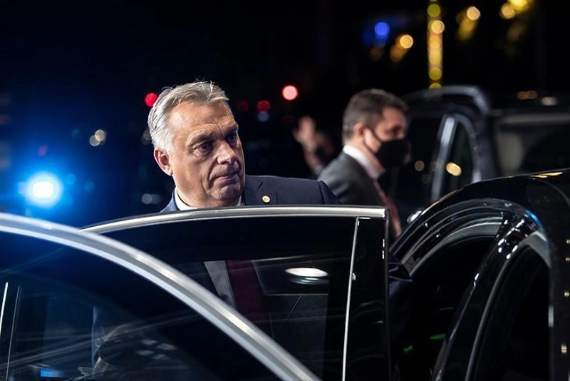orban-viktor-vagy-brusszel-rantja-elobb-felre-a-kormanyt-az-eu-jovoje-a-tet_lgc.jpg