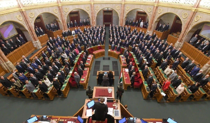 parlament2.jpg