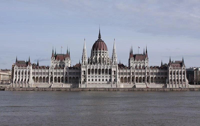parlament4.jpg