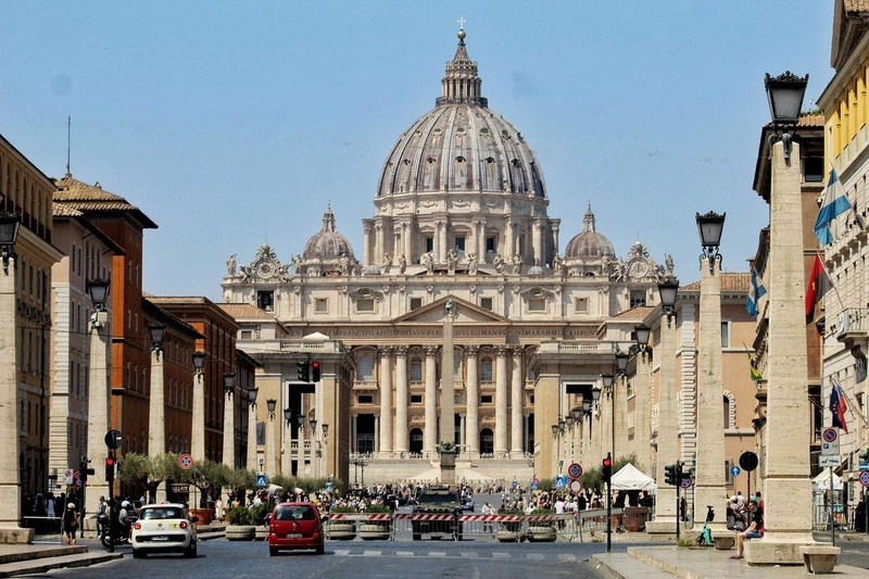 saint-peters-square-7350292_1920.jpg
