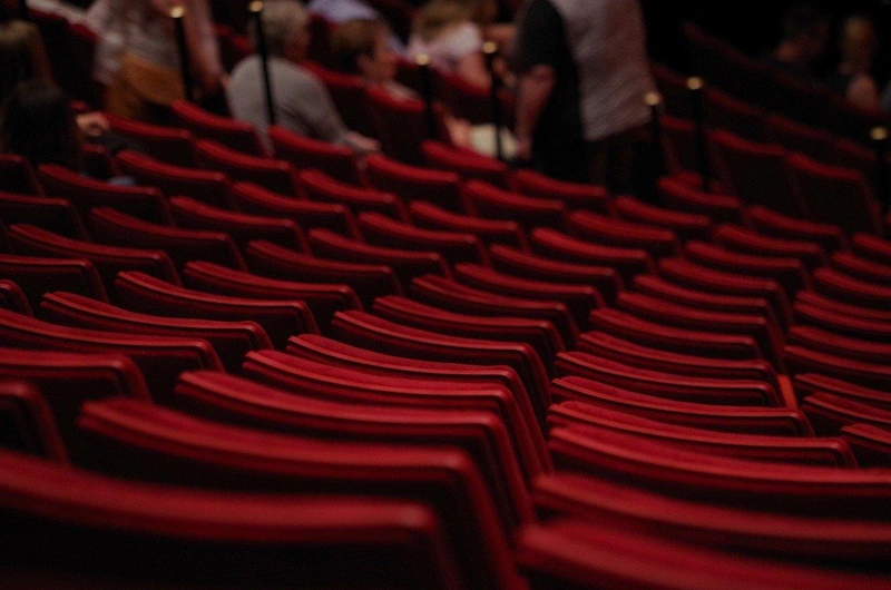 theatre-gb76e1fb3b_1280.jpg