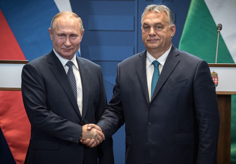 Politico: Orbán egyfajta férfibarátságot alakított ki Putyinnal