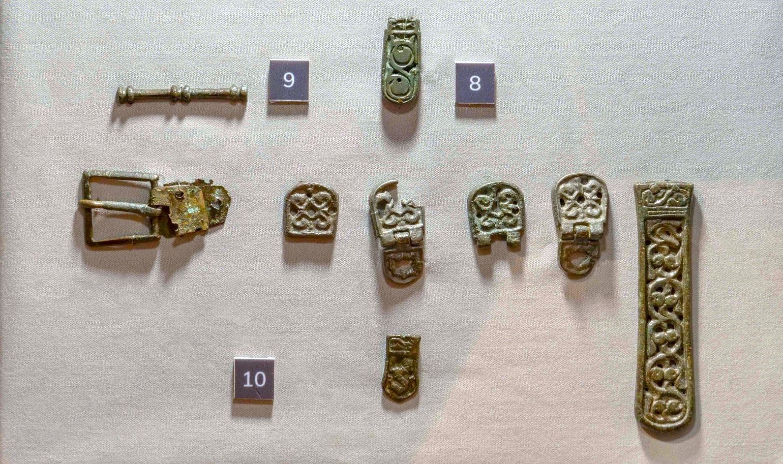 Új leletekkel bővült az avarok életét bemutató kiállítás a Cifrapalotában